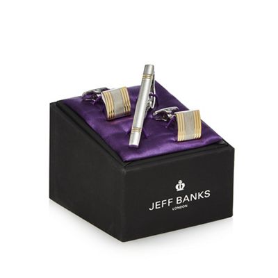 Highlighted gold cufflinks and tie pin set in a gift box